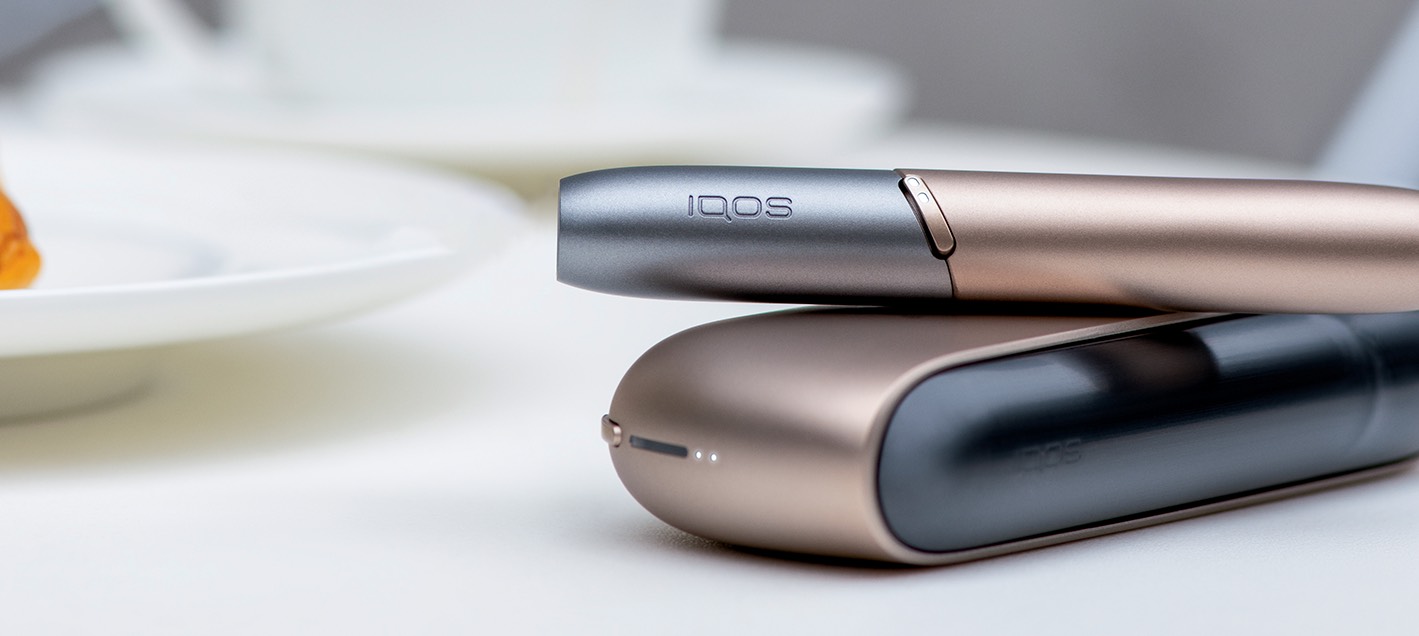 Holder and charger of the smoke free device : IQOS 3 DUO